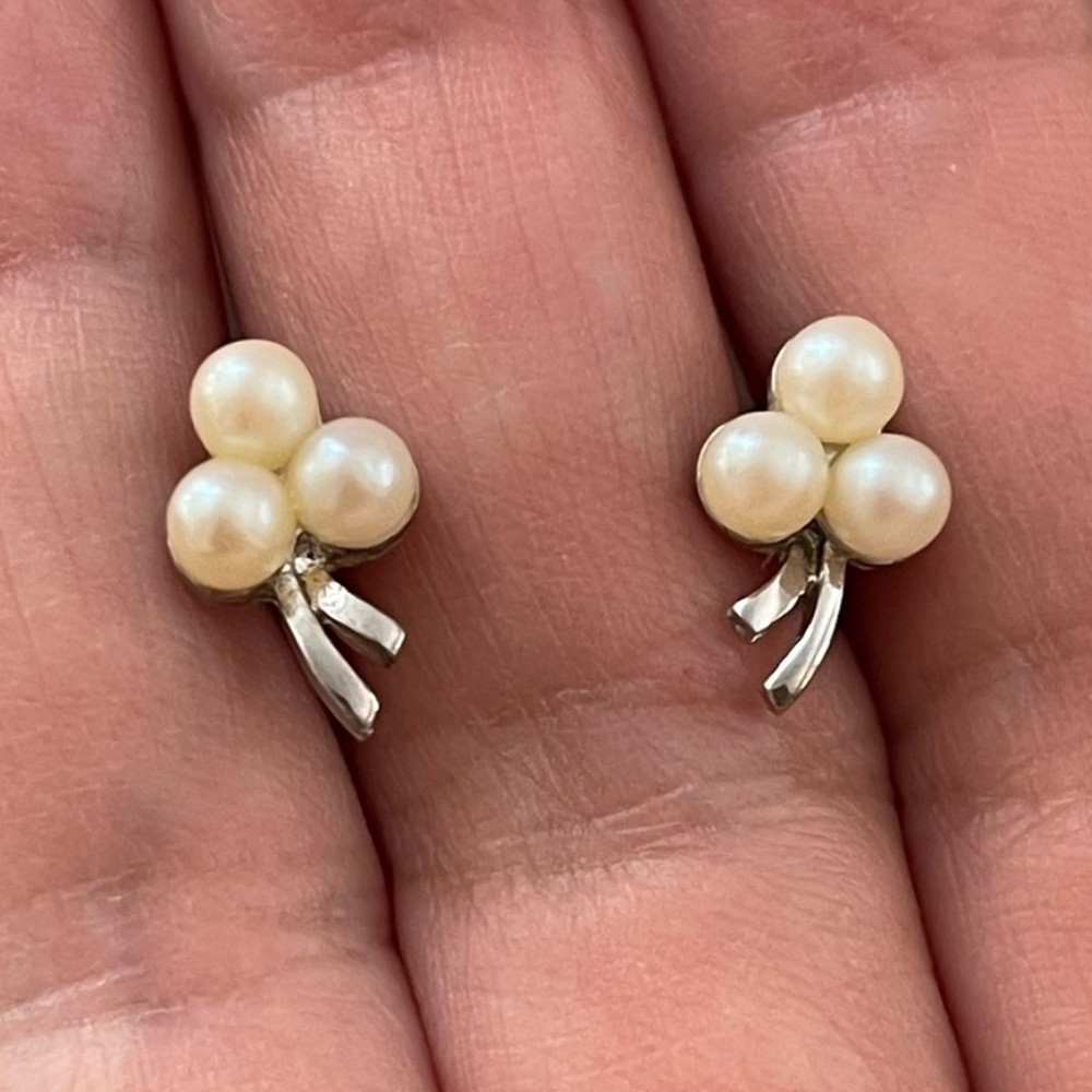 Creamy white faux pearl gold tone stud earrings